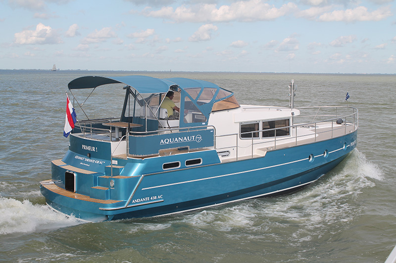 Boot van het jaar. Motor Yacht of the Year 2016, de Andante 438 AC, is te zien op Boot Holland, van 12 tot en met 17 februari 2016 in WTC Expo in Leeuwarden.