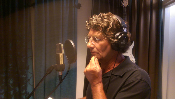 Schipper Douwe Visser in de studio. Komende weken wordt er nog aan een videoclip gewerkt.