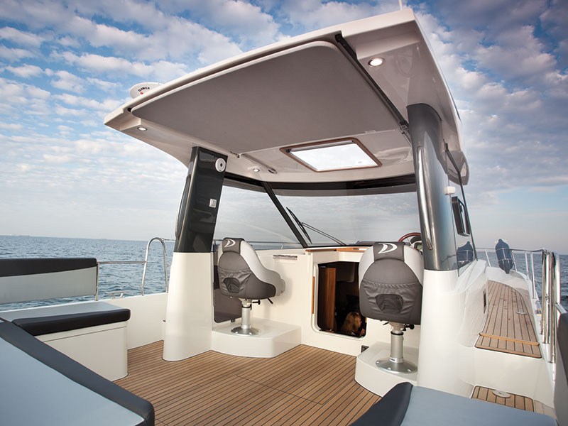 De Delphia Escape1080 S is een zeewaardige kajuitmotorboot (CE-keur B). Jurre Jan Muurling toont zijn nieuwste aanwinst op Boot 2016 in Düsseldorf in hal 17, in dezelfde hal waar Bavaria en Holland Yachts & Boats, een onderdeel van Friesland Holland dat Nederlandse jachtbouwproducten promoot, staan.