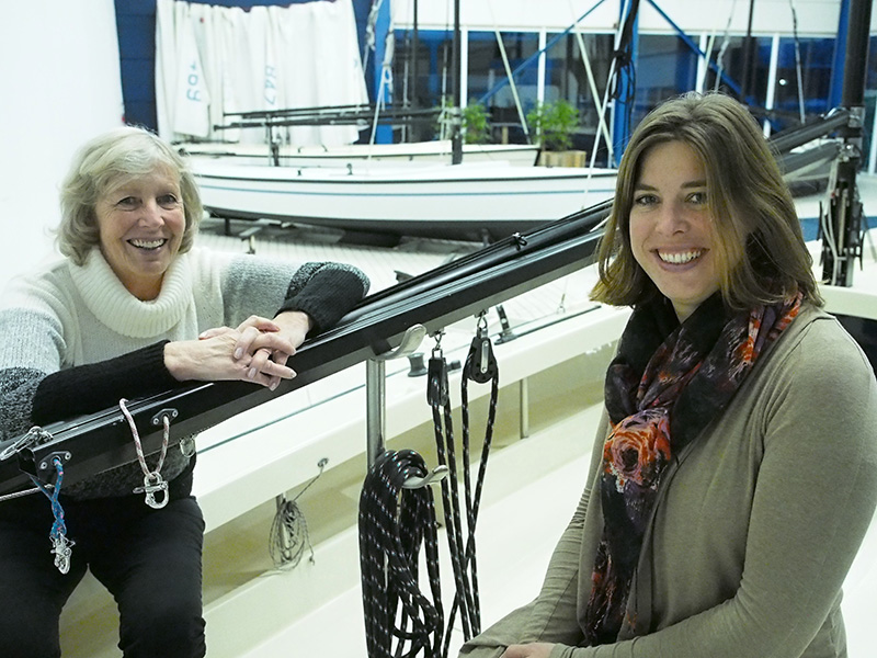 Stoer, twee vrouwen aan het roer: Eva Meijer en haar moeder Vera. Fotografie: Friesland Holland Nieuwsdienst, Albert Hendriks.