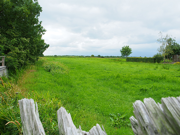 De Veenhoop ligt tussen Grou en Drachten, in een omvangrijk waterrijk natuurgebied.