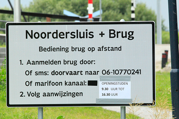 De Veenhoop ligt tussen Grou en Drachten, in een omvangrijk waterrijk natuurgebied.