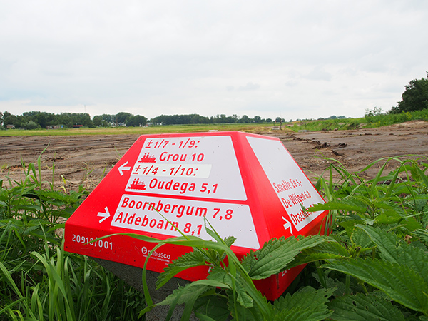 De Veenhoop ligt tussen Grou en Drachten, in een omvangrijk waterrijk natuurgebied.